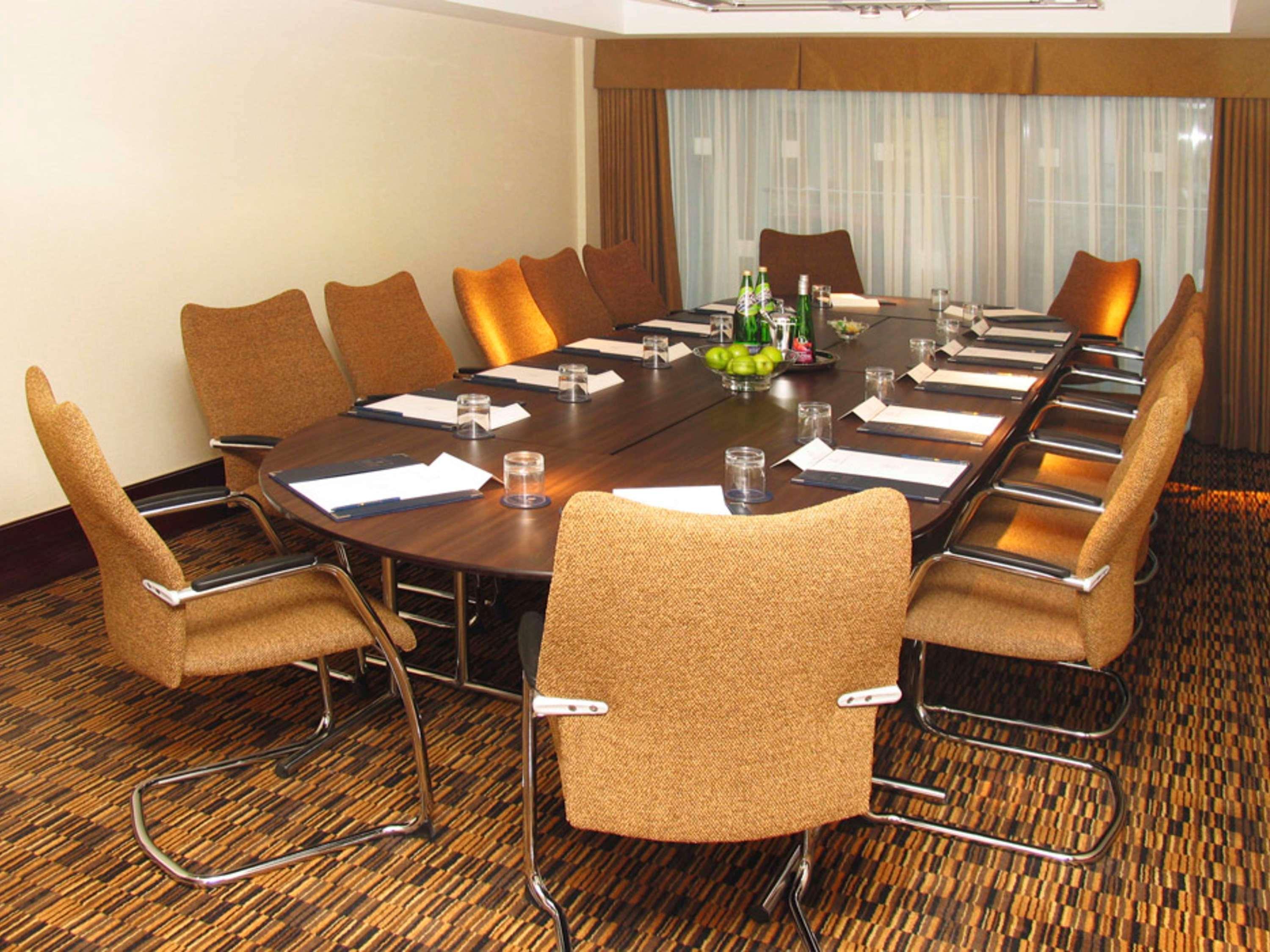 Hotel Mercure St Paul's & 4*